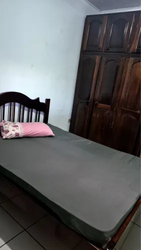 Vendo jogo de quarto de imbuia