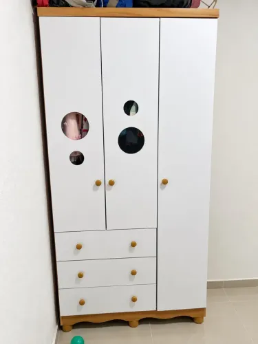 Comoda e guarda roupa infantil