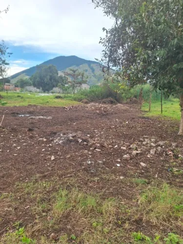 TERRENO BEM GRANDE, NÃO É COMUNIDADE