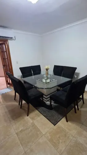 Mesa quadrada de vidro + 8 cadeiras 
