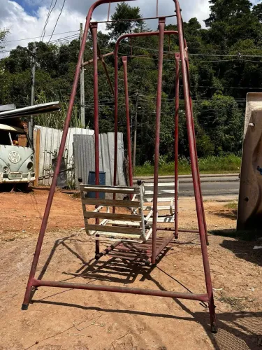 Parquinho infantil,balanço,precisa de pequenos reparos 