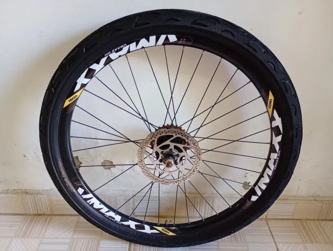 Par de rodas jante vmax aro 26, com peneus, cama de ar, catraca e discos