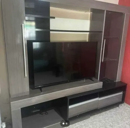 ESTANTE COM CRISTALEIRA