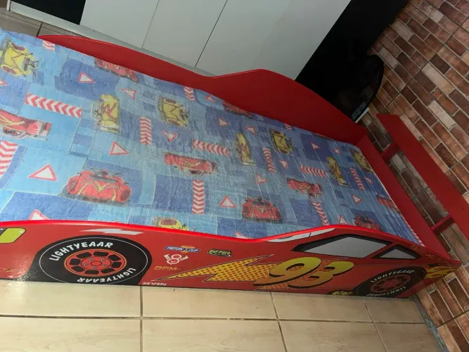 cama infantil masculina Hotwheels 