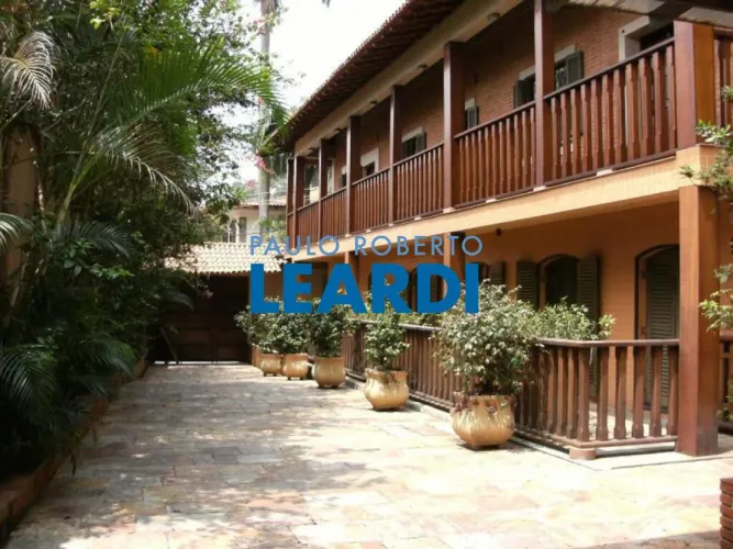 CASA ASSOBRADADA - PACAEMBÚ - SP