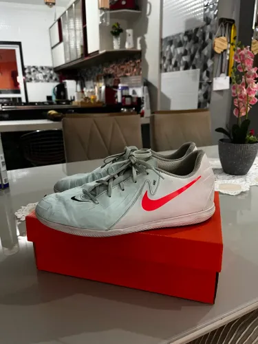 Chuteira Nike Phantom GX II Club Futsal, Tamanho. 39