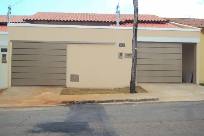 Casa com 3 dormitórios, sendo 1 suíte R$ 2.800,00/ mensal, Parque Amazônia, Goiânia-go