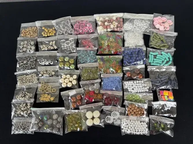 Kit 47 unidades pérolas e outros aviamentos
