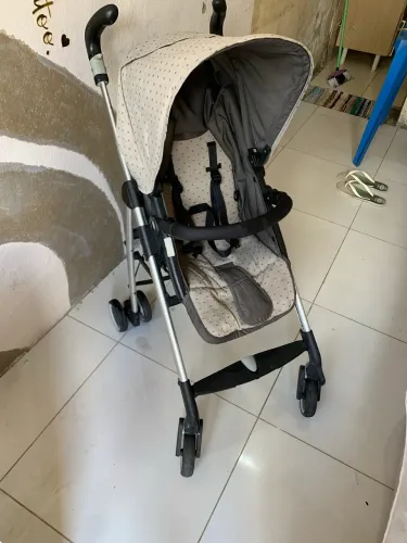 Carrinho de passeio conservado!!