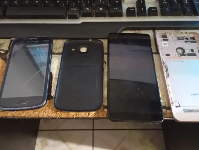 Celular sucata retirada de peça Asus zen. M2 plus Galaxy se mini