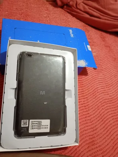 Vendo esse tablet novo só o mês de uso vai completo o carregador a caixa
