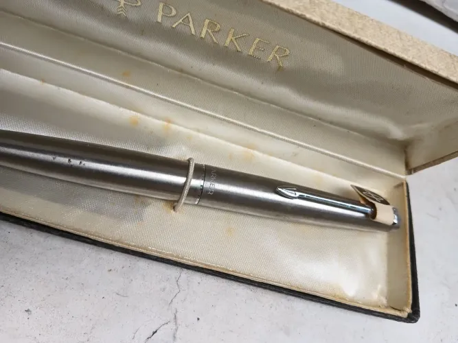 Caneta Parker, aço inoxidável, feita na INGLATERRA