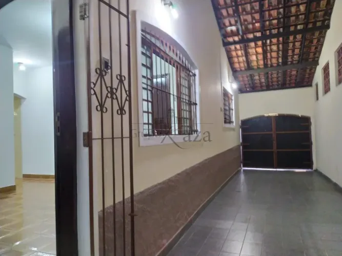 Casa - Comercial- Residencial - Vila Tesouro - 5 Dormitórios - 238m².