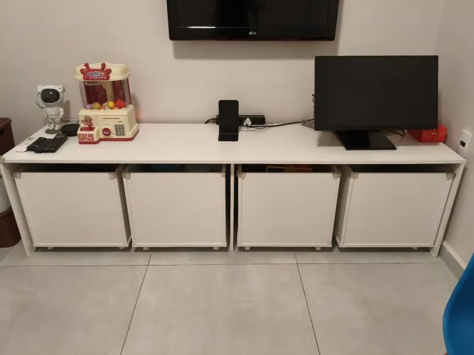 Rack/ Armário com 4 baús para organização