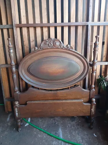 Cama solteiro antiga artesanal de madeira medidas 1,20x60