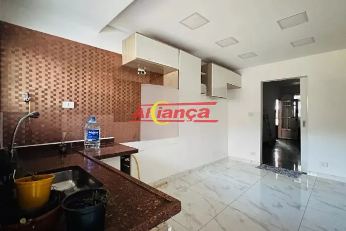 Casa na Barber Grenne, 3 quartos, sendo 1 suíte e churrasqueira.