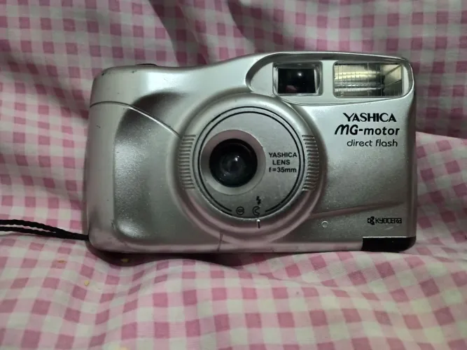 Câmera fotográfica Yashica analógica