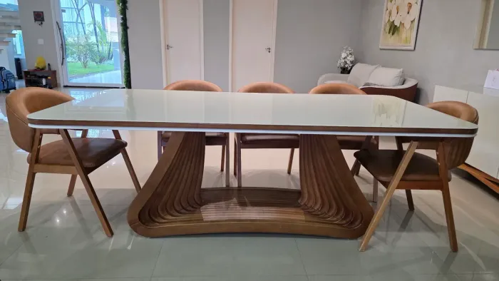 Lindo jogo de mesa de jantar 8 lugares + 8 cadeiras