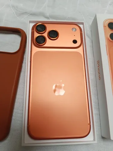 Oportunidade vendo iPhone 17 pro Max, 256G muito novo, com caixa, todo original. Garantia 