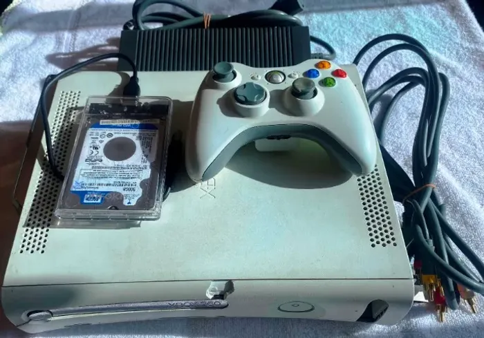 Xbox 360 Modelo FAT branco - Desbloqueado por Softmod