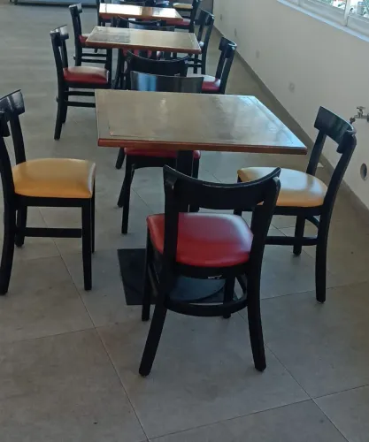 Mesas e cadeiras para restaurante