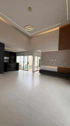 EXELENTE CASA DE 4 SUITES BAIRRO HILDA