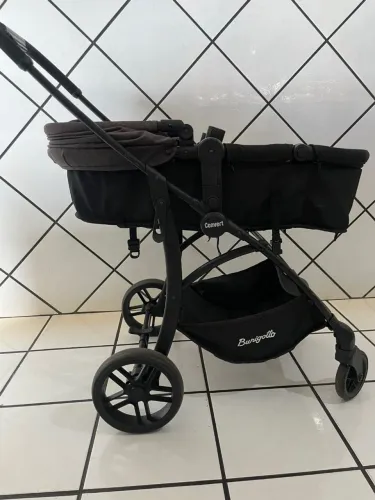 Conjunto Carrinho Moisés e bebe conforto com a base burigotto