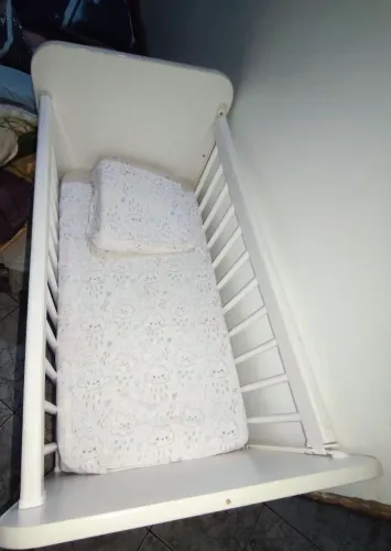 Vendo mini berço com colchao+lençol para colchão R$200