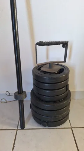 20kg de Anilhas e barra de musculação