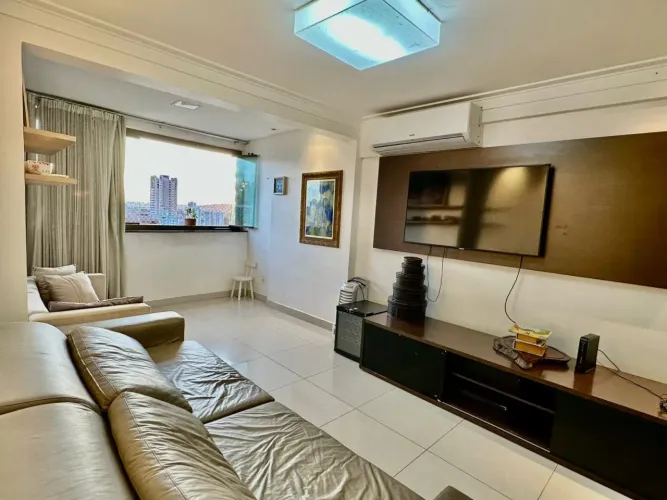 Apartamento com 105 m2, 3 suítes (sendo 2 americanas), vista livre, repletos em armários,