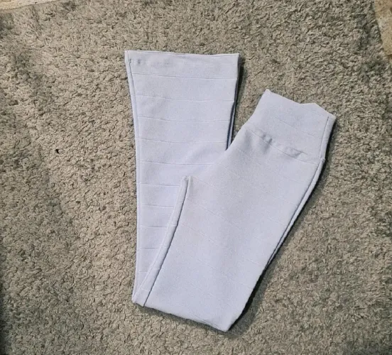 Calça flear branca