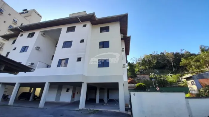 Apartamento disponível para locação no bairro Água Verde, Blumenau/SC.