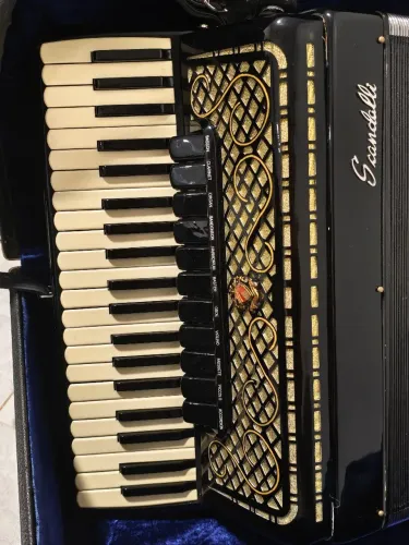 Acordeon / Sanfona BONVINCINI ITALIANA