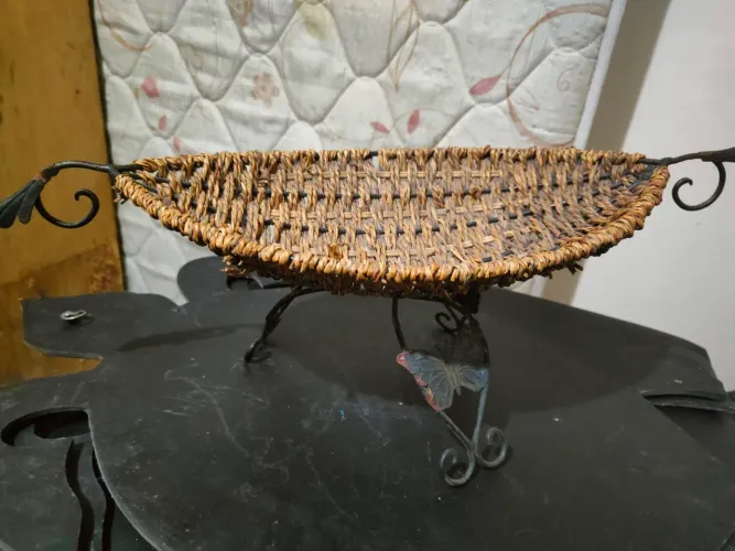Cesto decorativo em forma de canoa
