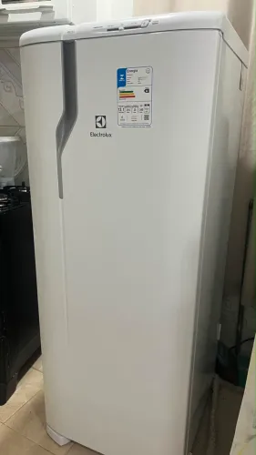 Vendo geladeira novíssima da Eletrolux