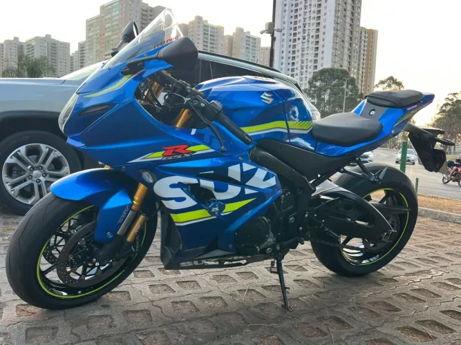 Moto Suzuki GSX 1000cc RA - 5.000 km 