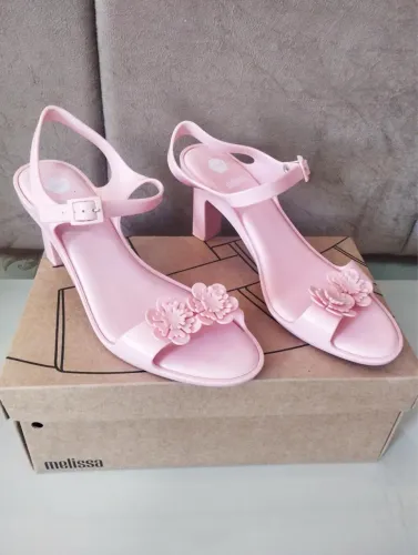 Lindas Melissas super confortáveis e estilosas!