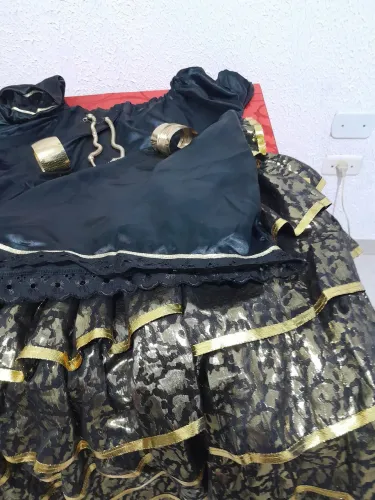 Vestido Cigano Preto com Dourado