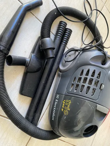 Aspirador Electrolux trio 1200W c/ defeito no motor