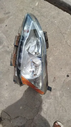 Farol Nissan Sentra 2015
