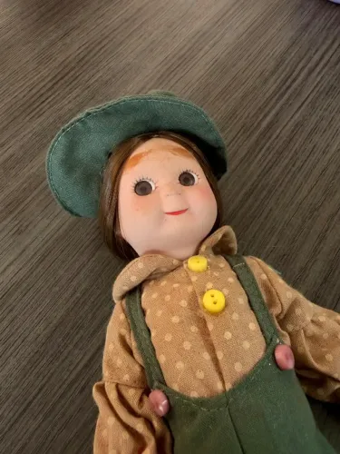 Boneco DeAgostini colecionável em porcelana - estilo duende/pajem