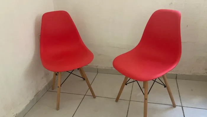 Par de Cadeiras Eames pé palito 