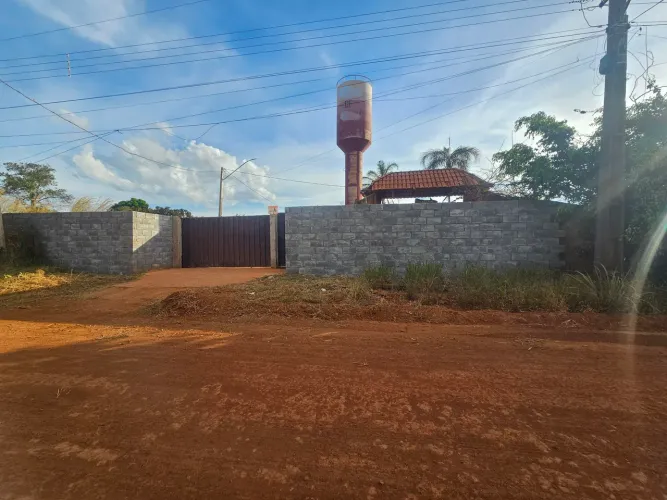 LOTE DE ESQUINA À VENDA - COM ÁGUA E LUZ