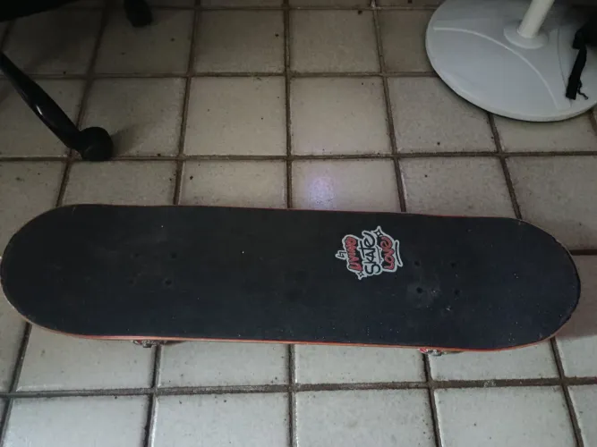 Skate profissional semi novo com peças importadas