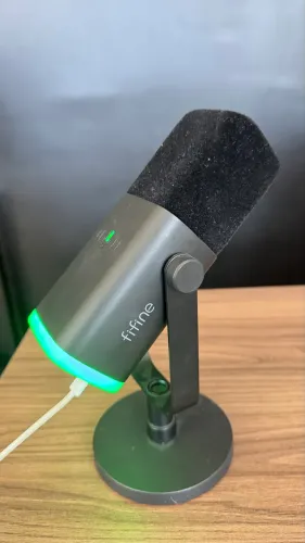 Microfone Dinâmico Gamer Fifine Ampligame, RGB, Cardióide, USB-C, Preto - AM8