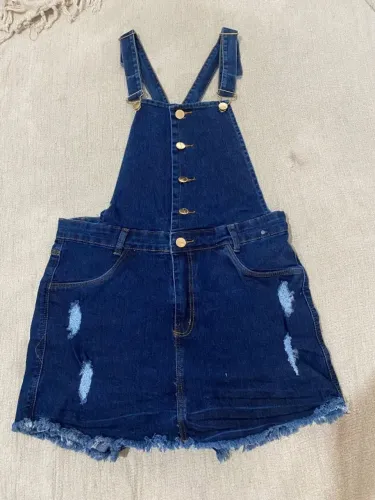 Jardineira Shorts Jeans Feminina Destroyed com Botões - Diversos Tamanhos | Retirada ou En