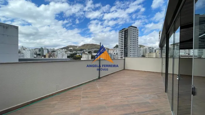 LOCAÇÃO - Cobertura com 1 quarto com excelente vista, prédio com elevador- Bairro Buritis