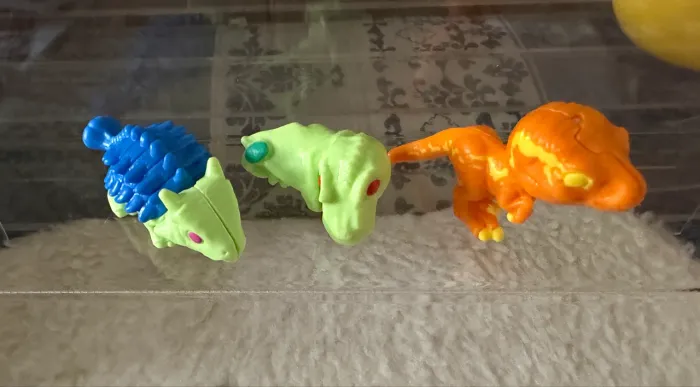 3 UNIDADES KINDER JOY FUNKO JURASSIC WORLD