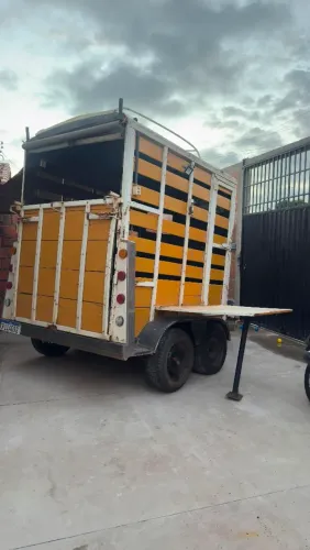 Reboque carretinha para cavalos