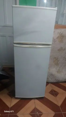 Vendo geladeira eletrolux